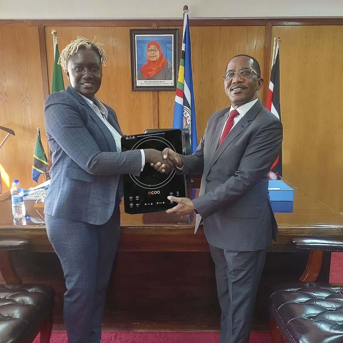 Our Corporate Affairs Director met Tanzanian High Commissioner, H.E. Dr. Bernard Yohana Kibesse, at the Tanzania Embassy in Nairobi. BURN has distributed 100,000+ biomass and electric products in Tanzania and we are aiming to transition 3M households to clean cooking by 2026.