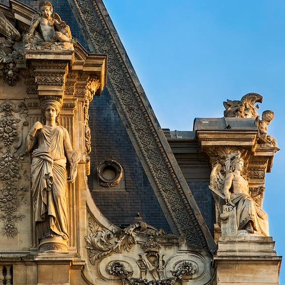 Fotografía de la azotea del Museo del Louvre por Brian Jannsen