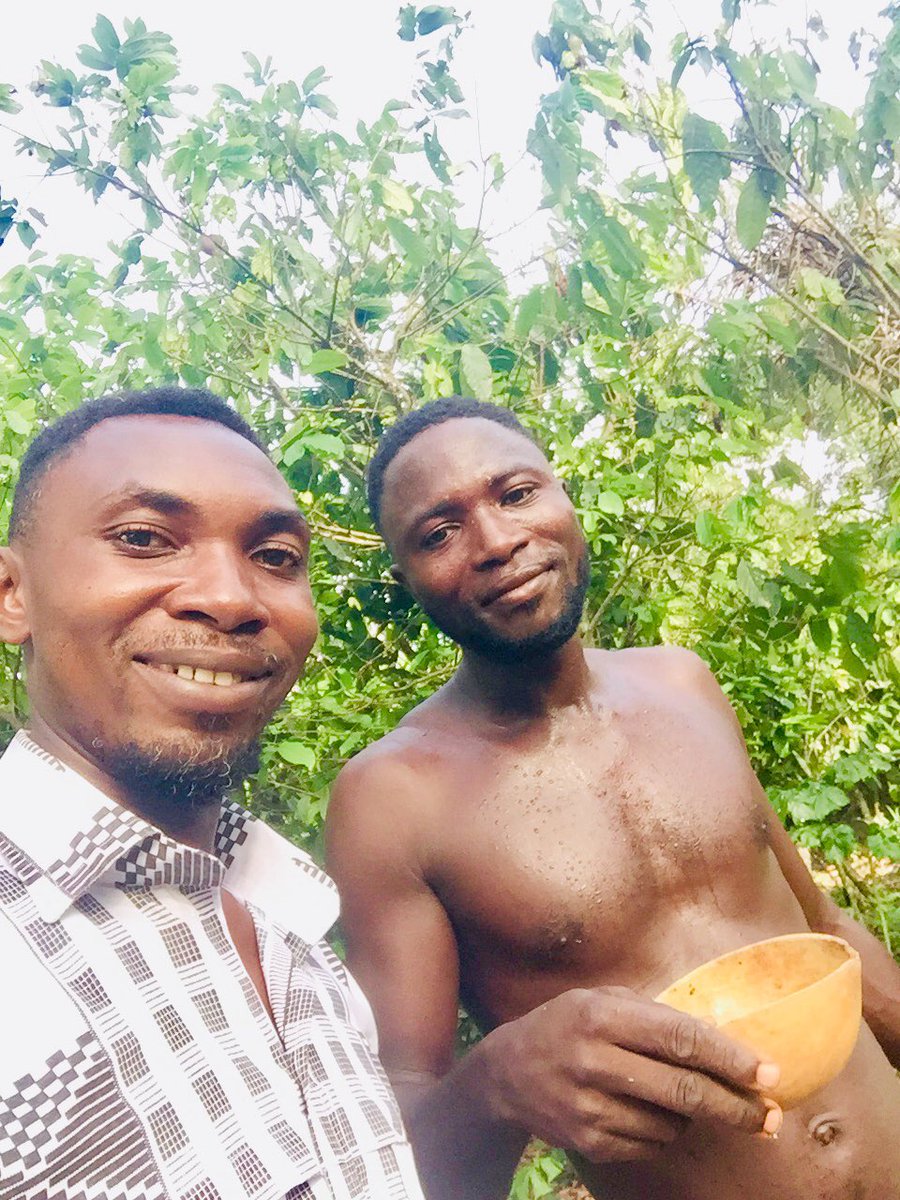 Learning how to tap palm wine.
Having a test of the favorite drink of my ancestors fresh palm wine. It takes a village to educate a child 🙏🔥😉🥰😂💕🦁👑🧘🏿‍♂️🦀🌊
#BBlendFoods