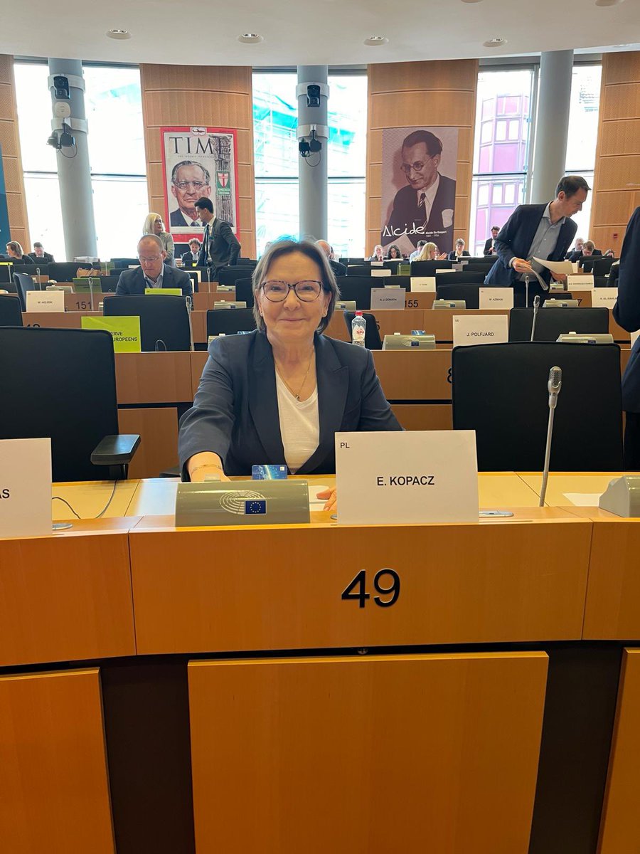 Kolejny pracowity dzień w 🇪🇺 Parlamencie Europejskim. Dzisiaj w Komisji Ochrony Środowiska Naturalnego, Zdrowia Publicznego i Bezpieczeństwa Żywności (ENVI) dwie rundy głosowań, w tym nt. Europejskiej przestrzeni danych dotyczących zdrowia.