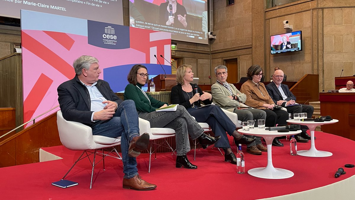 📢 Plénière | Bilan de mi-mandat Place à la 1ère table ronde de l'après-midi sur le renouveau démocratique animée par @mclairemartel avec @angelinebarth, @JKDeschamps, @sebastienmaria1, Sophie Thiéry, @clairethoury & Albert Ritzenthaler 🔴A suivre 👇 lecese.fr/actualites/sea…