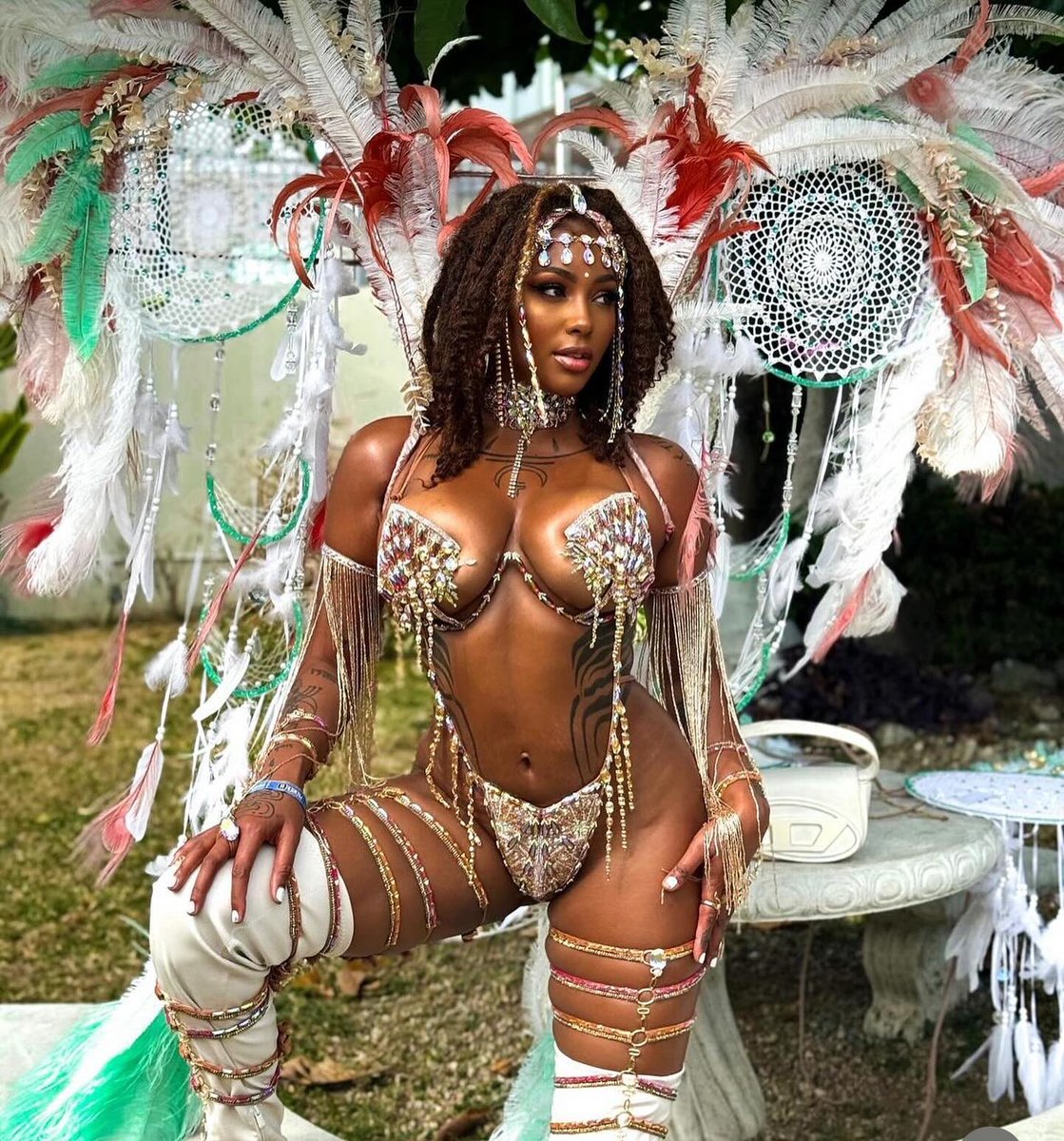 Comment your favorite look from Jamaica Carnival below 👇 

#StayGoldenCosmetics #JamaicaCarnival #GlitterLipKit #CarnivalJamaica #JamaicaCarnival2024 #Soca #Bacchanal