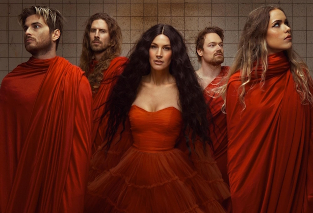 Ex-DELAIN Singer CHARLOTTE WESSELS Explores 'Heavier Sound' On Upcoming Solo Album blabbermouth.net/news/ex-delain…