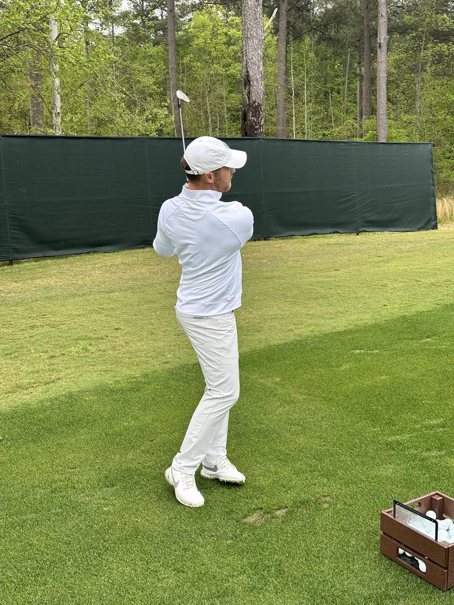 acaseofthegolf1's tweet photo. Travis Bryant served in the Army for 5 years, was on one of the last planes out of Afghanistan. Now playing professionally. Playing mini-tours and chasing some Mondays. Saved as much money as he could from Army and his wife works as engineer to support them.  @DunningGolf https://t.co/yNvM5qTiSF