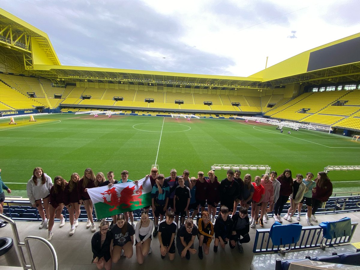 Roedd disgyblion Ysgol Friars wrth eu bodd â’r daith bêl-droed yn diweddar i Sbaen. Ysgol Friars pupils loved the recent football and development tour to Spain.