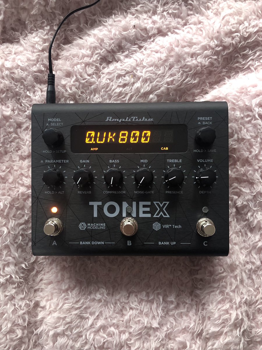 #LordOfTheStrings My new world. #tonex #tonexpedal @ikmultimedia #ikmultimedia #guitarpedals #guitareffects #guitarfx #ampsim #ampprofiler #fxpedal #stompbox Come here it in action @NrthGuitarShows #HaydockPark #northwestguitarshow 19th May 2024