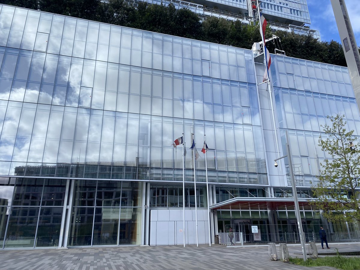 timotheepgn's tweet photo. Bonjour à toutes et à tous ! 👋🏼

Il est 10 heures, on se retrouve aujourd’hui au Tribunal de Paris situé à Porte de Clichy pour un live tweet ! 

Vous êtes prêts ? En tout cas je le suis, c’est parti ! 🏁

#AltMagazine #Paris https://t.co/OGgLZo26rT