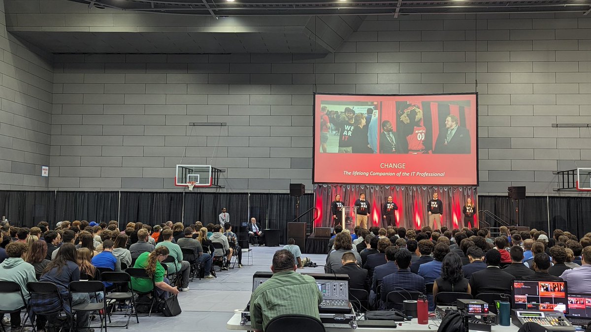 Wise words from @bekahmichael to open the @UC_SOIT Expo- 'think back to the first day of this academic year, you are not the same person. You are proof of change.' ❤️🖤