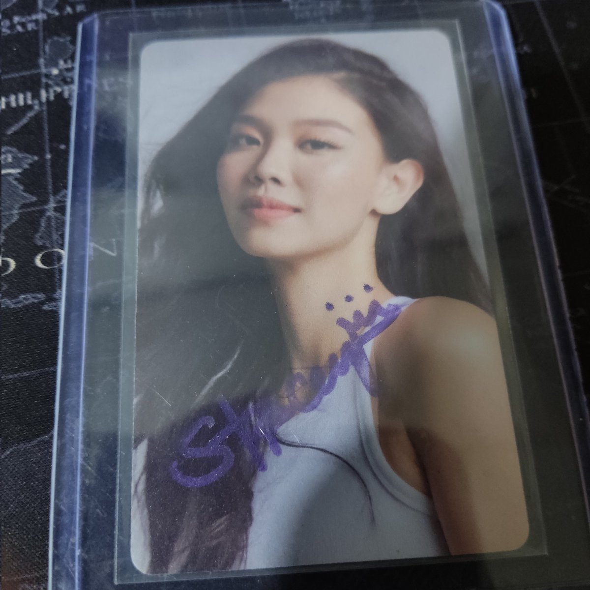 yunhapoo's tweet photo. my first staku signed pc arrived! tysm po @maloipcs for packing it well https://t.co/e89lXccSEJ
