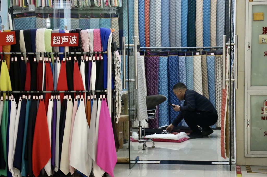 Keqiao in #Zhejiang province, China's most dynamic hub of #textile manufacturing and trading, makes up 1/4 of the world's fabric transactions, boasting a transaction volume surpassing 360 billion yuan ($51 billion) in 2023 alone. #GoingGlobal brnw.ch/21wIE2Z
