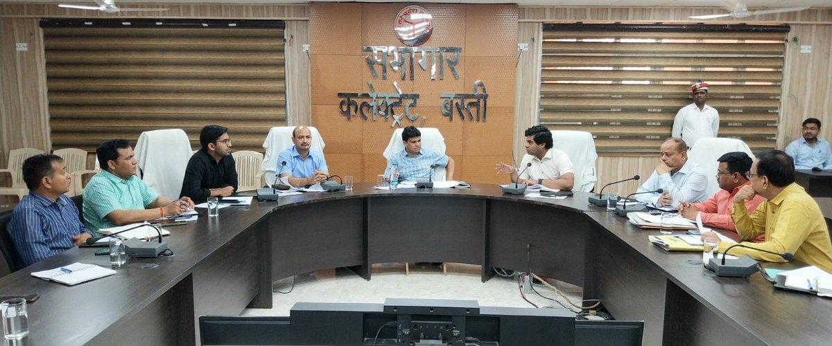 #लोकसभासामान्यनिर्वाचन2024 के दृष्टिगत की जा रही विभिन्न तैयारियों के संबंध में समीक्षा करते हुए कार्मिकों के प्रशिक्षण, उनकी बूथों तक रवानगी एवं स्ट्रांग रूम की सुरक्षा आदि के बारे में संबंधित नोडल अधिकारियों को विशेष निर्देश दिए गए।

<a href="/ceoup/">CEO UP</a> 
<a href="/ECISVEEP/">Election Commission of India</a>