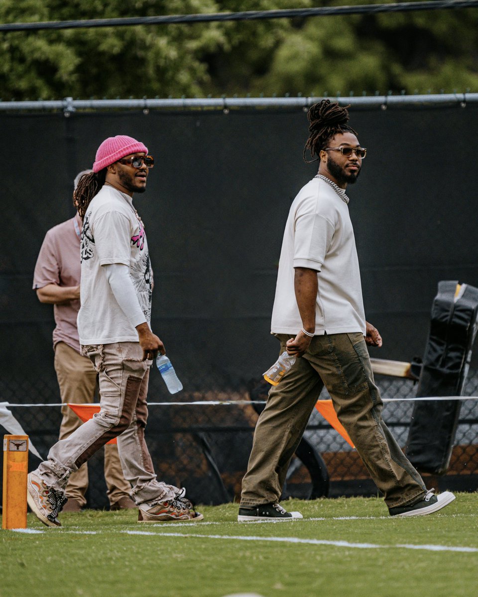 Some Lifetime Longhorns back on campus 🤘 @sehlinger3 x @D33_foreman x @_hetoohollywood