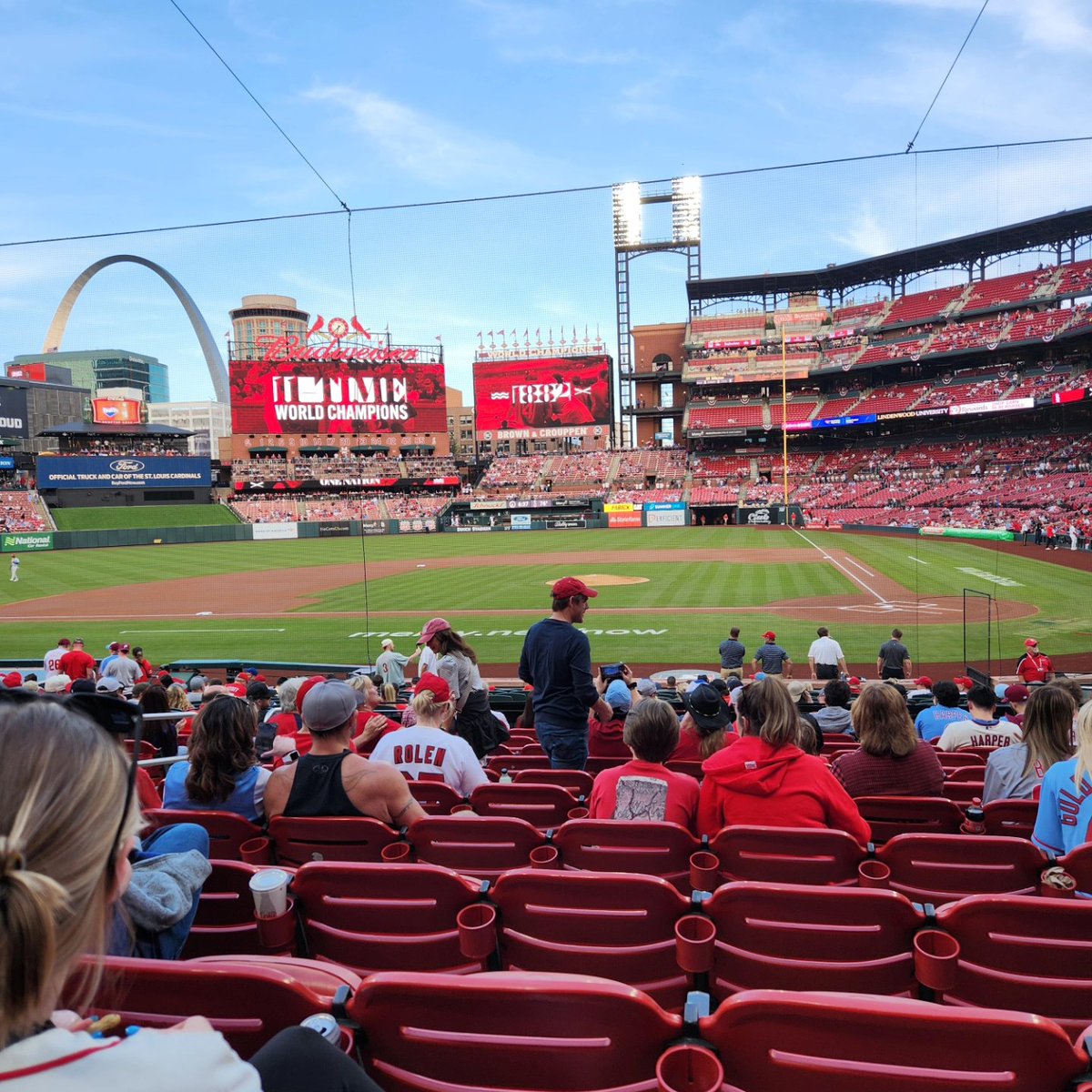 Last night, the crew and I went to Busch Stadium to watch the Cardinals play the Phillies, have some dinner, and just enjoy what the city of St. Louis has to offer after a long few weeks of the grind of the @WorldofOutlaws Sprint Car Series tour. GREAT SEATS 😎