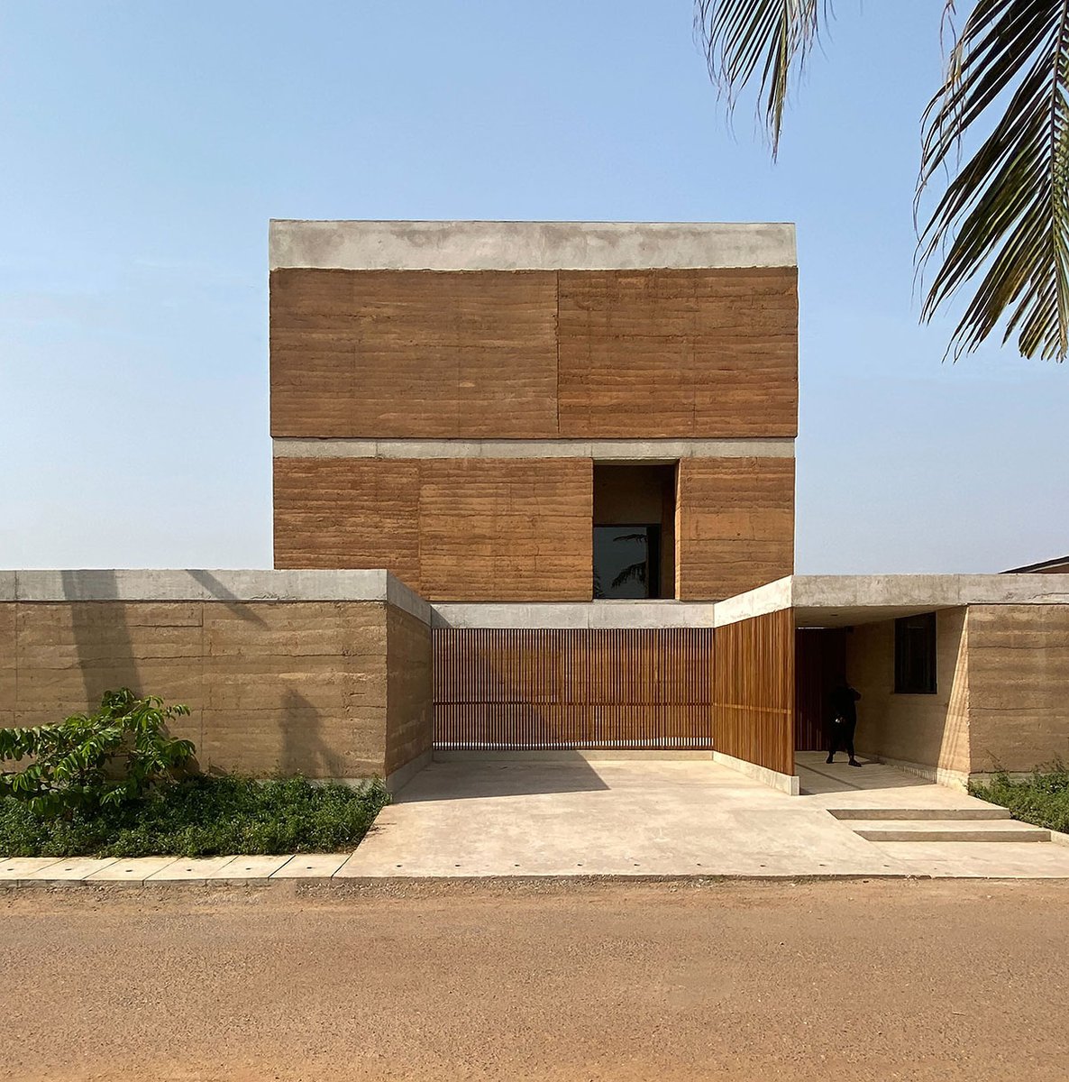 Adjaye Associates built a new home for dot.ateliers' community and art space in Accra: worldarchitecture.org/architecture-n… #architecture #accra