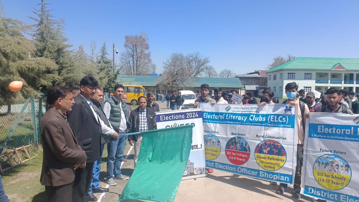 Rally under sveep was flagged off by Dr Nasir sahib worthy ADDC Shopian