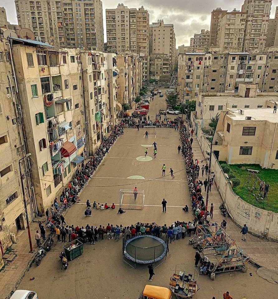 Football de rue au Caire en Égypte dans les quartiers populaires, de grands matchs 📷
