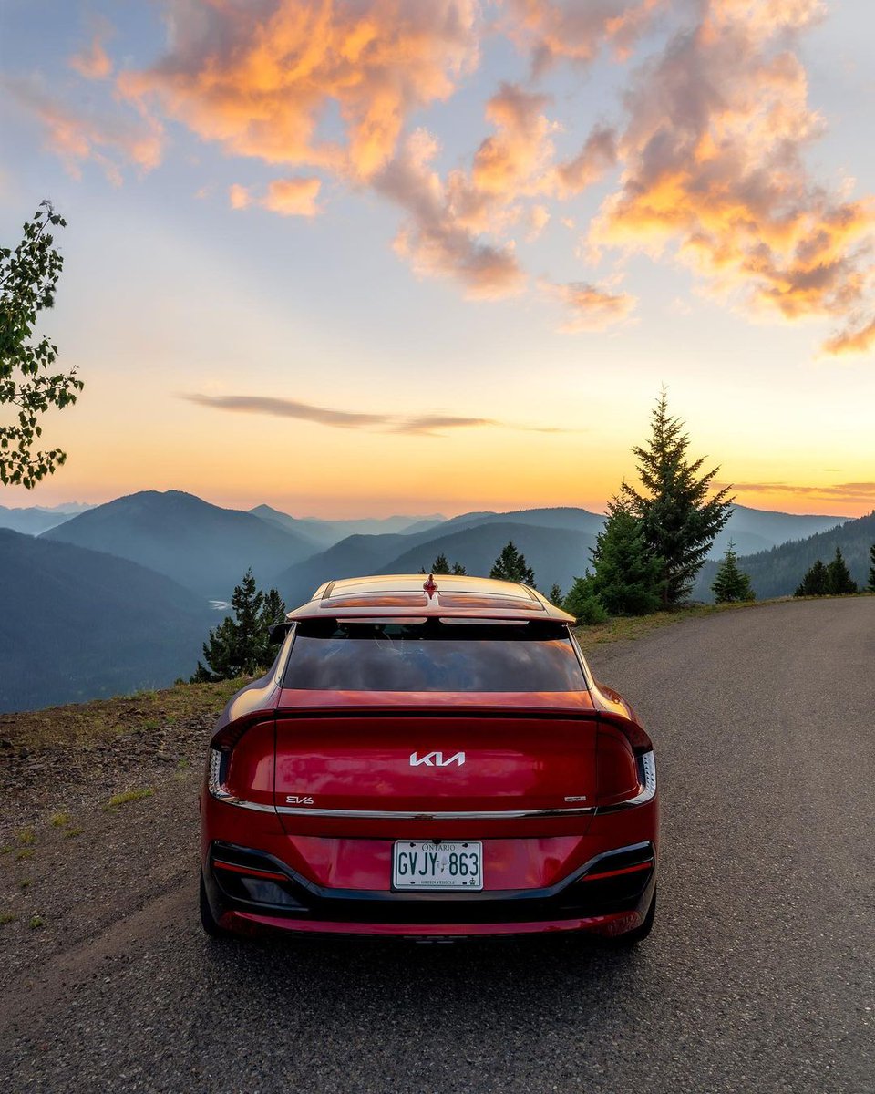 With advanced technology, fast charging capabilities and a whole lot of space, the Kia EV6 can take you and your loved ones anywhere to catch the perfect view. ​ IG: @ fuelforthesole