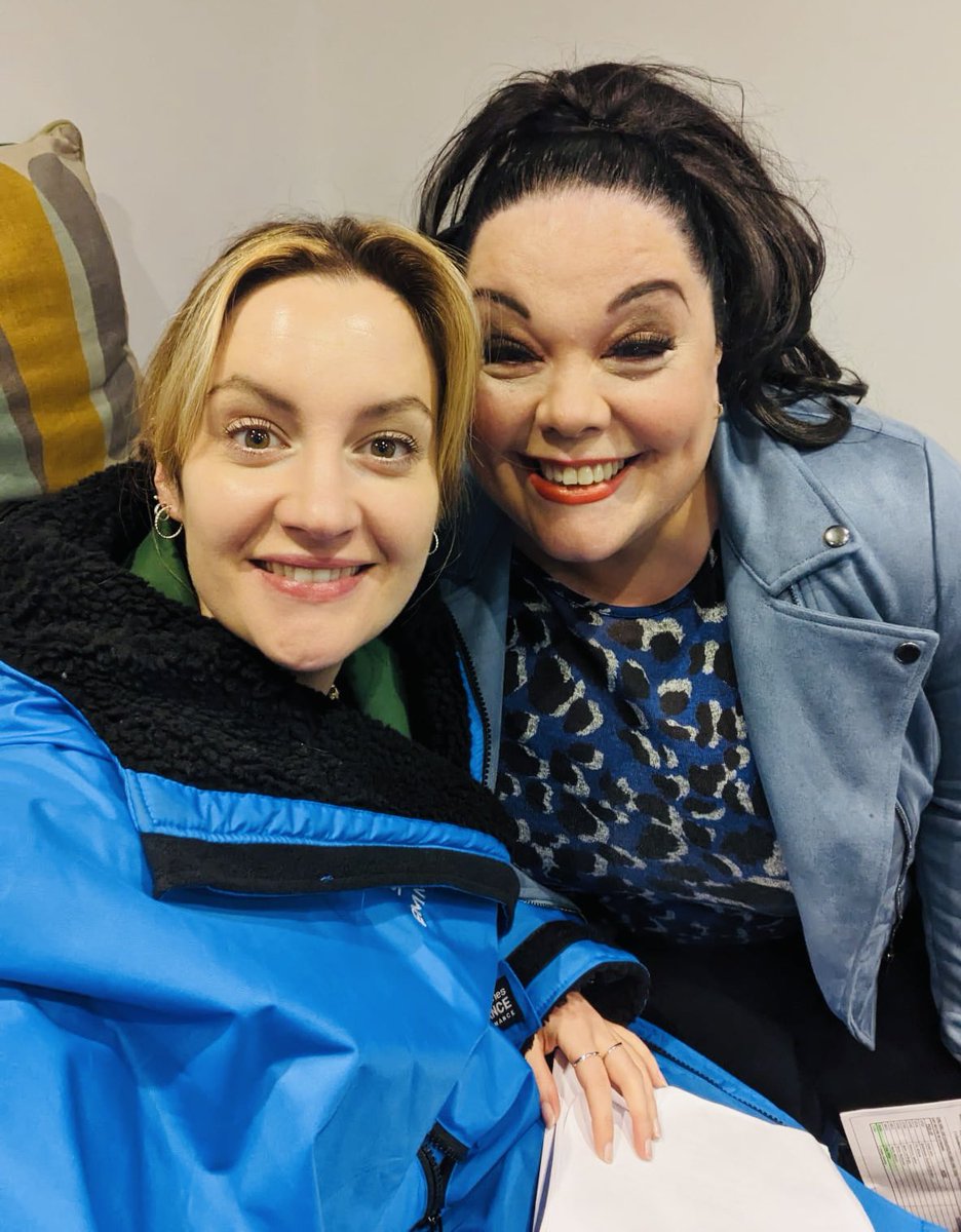 It’s a rainy day in the @emmerdale village today working with this absolute beauty @lane_paula lots more Ella & Mandy to come 💛💛💛 we are keeping warm until we have to face the showers 🌧️🌧️🌧️💦💦💦💦 #emmerdale #rain #raining #ELLANDY #onset