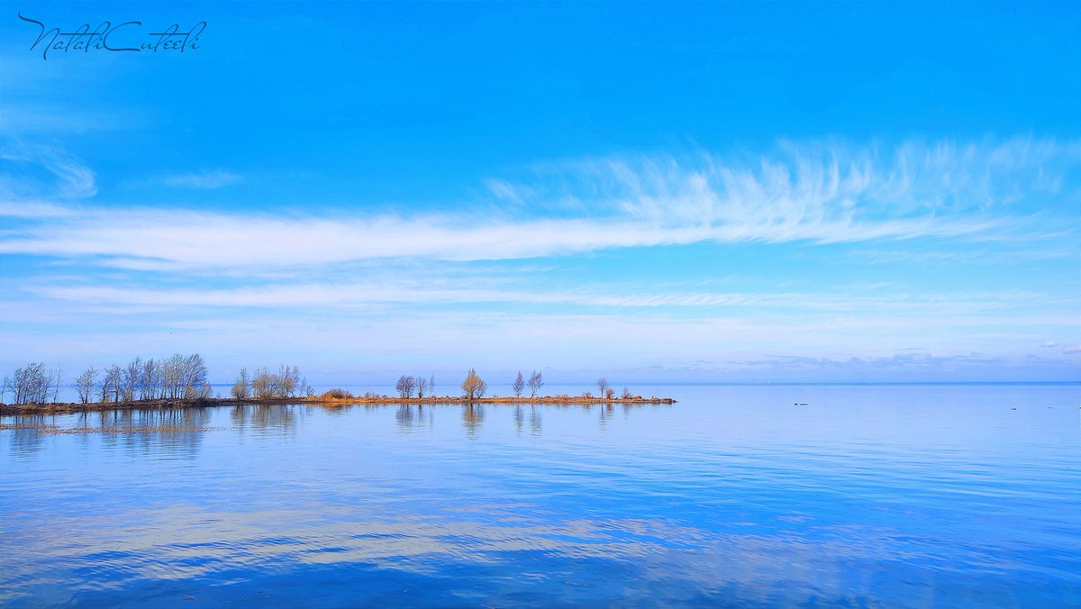 Blue relaxation or between sky and land... 💙🤍💙 #cuteeli #art #nature #NatureBeauty #NaturePhotography #sky #positive #environment #beautiful #landscape #seascape #shore #blue #relaxing