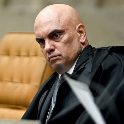ancapchequei's tweet photo. 🚨URGENTE: Moraes dá 48h para Elon Musk entregar a chave do seu foguete à PF e proíbe o bilionário de deixar o planeta. https://t.co/TKxXDxWjWh