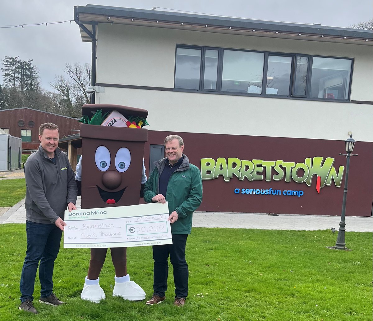 Bord na Móna Recycling are proud to join forces with @Barretstown for Helping Hands Day! We presented a cheque of €20,000 to Barretstown and ongoing support through online bill payments. #CommunitySupport #Ireland