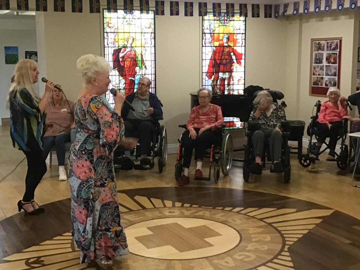 Our #Surbiton Home welcomed back the 'Lest We Forget' Association, for another wonderful performance 🎶