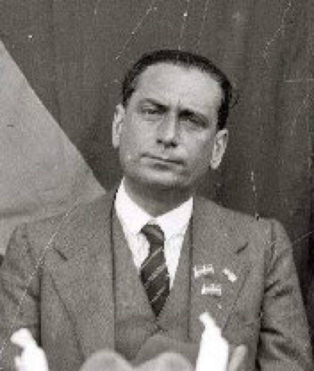 #OTD In 1938, the Spanish Army murdered the political lawyer Manuel Carrasco in Formiguera, Christiandemocrat, thus compromising the republic and Catalanism. Before being shot, his last words were 'Long live Free Catalonia'. We don't forget, we don't forgive.