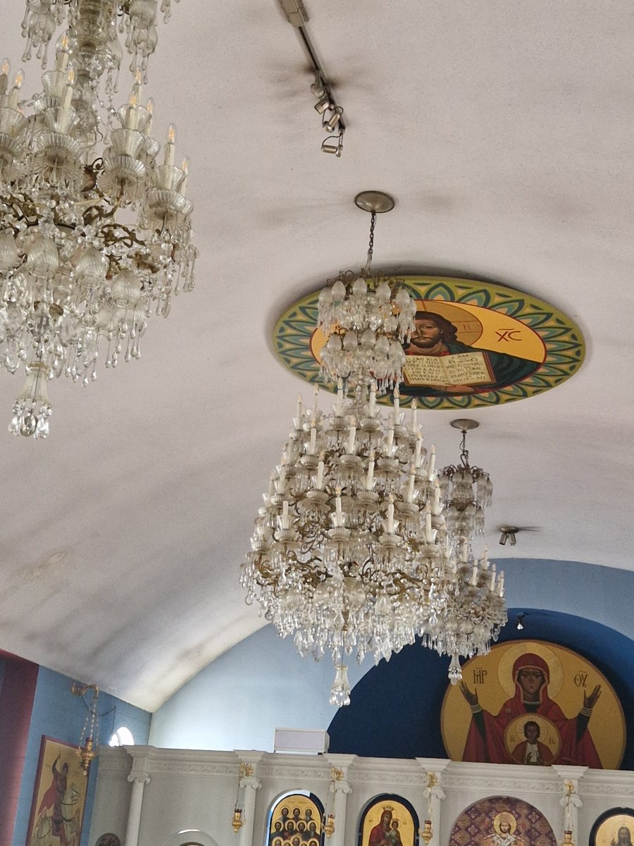 TFW you go to an orthodox service with your friend who says, 'Don't worry - it's a short service. One hour forty max.' 😆 (But seriously, a privilege to be at the beautiful @12HolyApostles - a warm and welcoming community.)