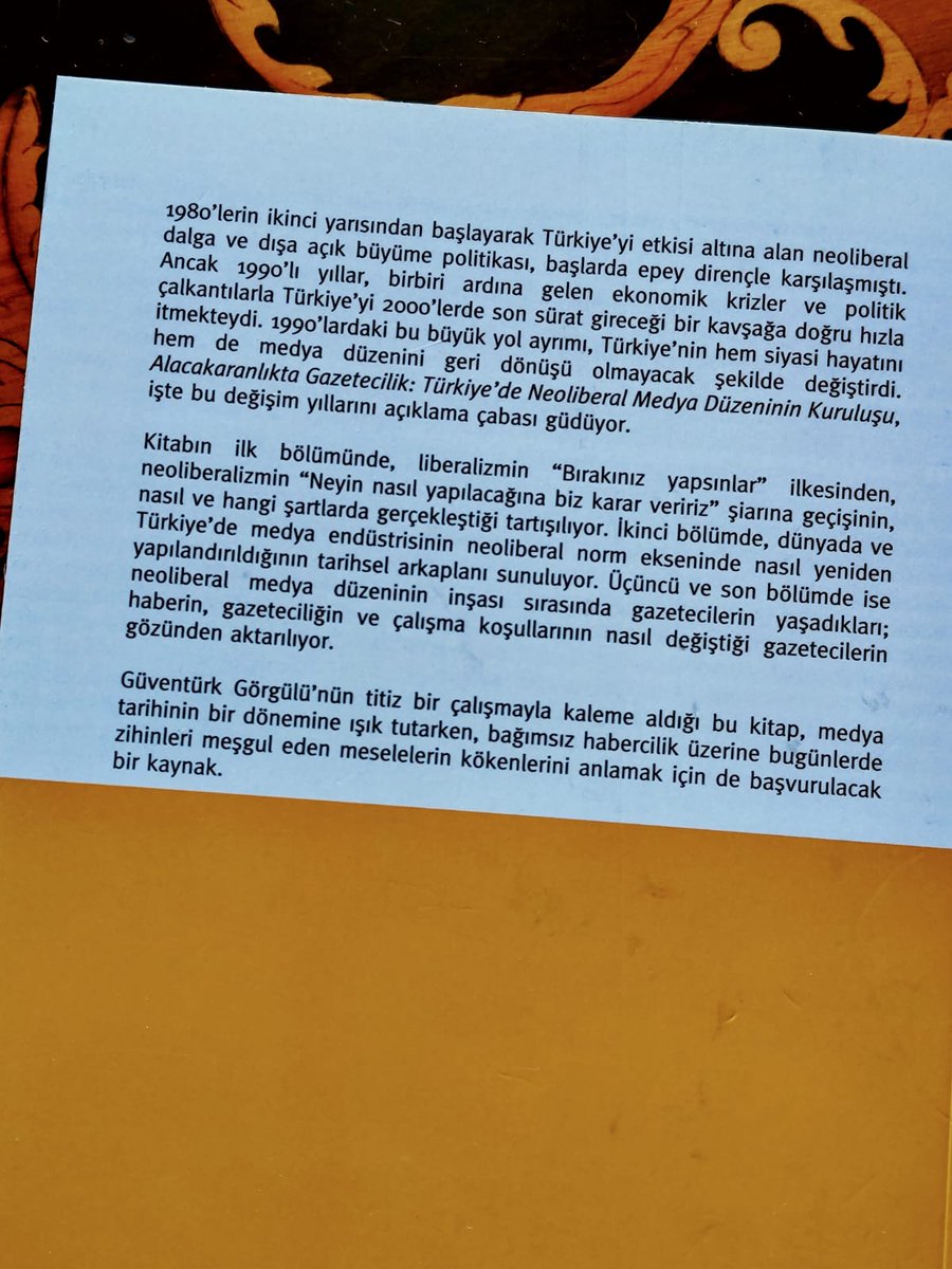 Efendim merakla beklenen kitabımız Alacakaranlıkta Gazetecilik, @BilgiYay tarafından neşredildi! Öncelikle emeği geçen herkese çok teşekkürler. #medya #basın #gazetecilik #gazeteci #gazete #haber #haberci #neoliberalism #neoliberalizm #media #journalism #journalist