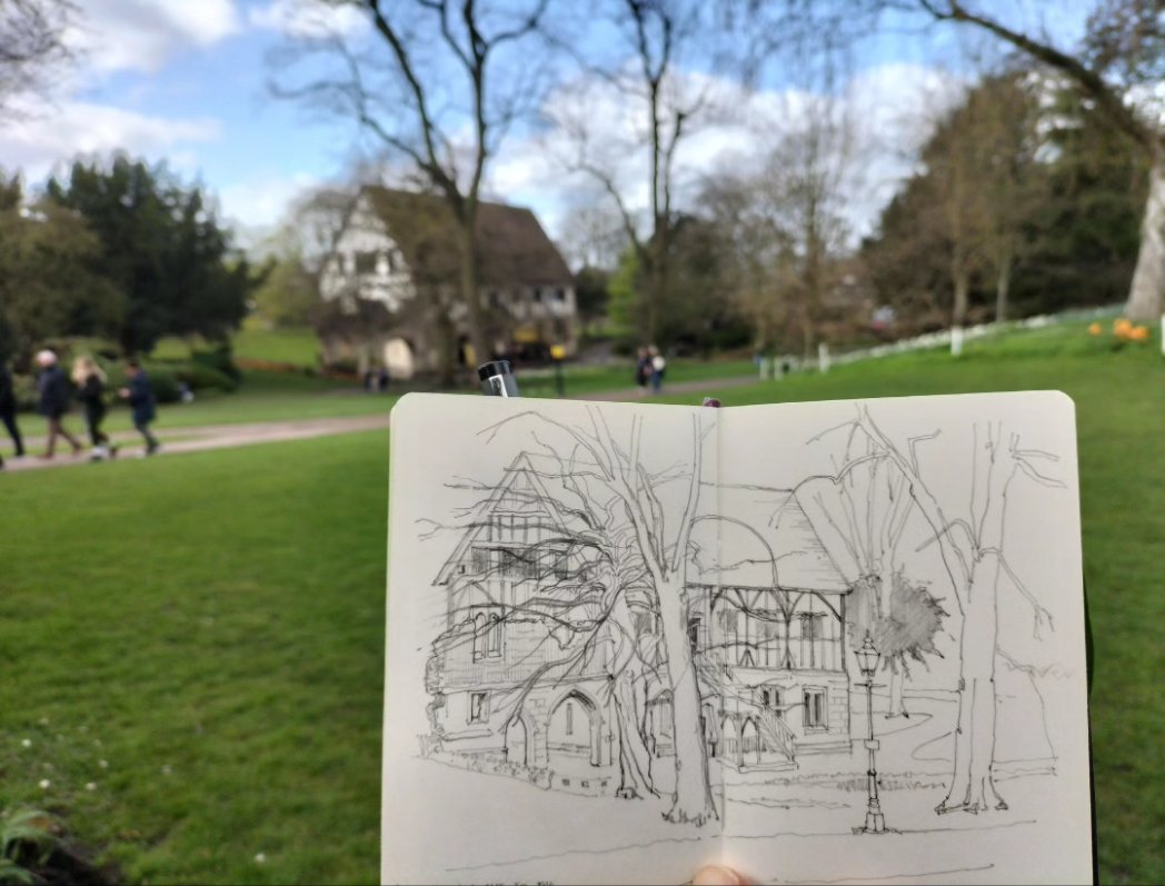 The Hospitium, @MuseumGardens, York. I read it was more likely used as a barn than a guest house, either way it hosted @YorkOpenStudios taster exhibition recently. I drew it after my visit. 

#UrbanSketch #drawing