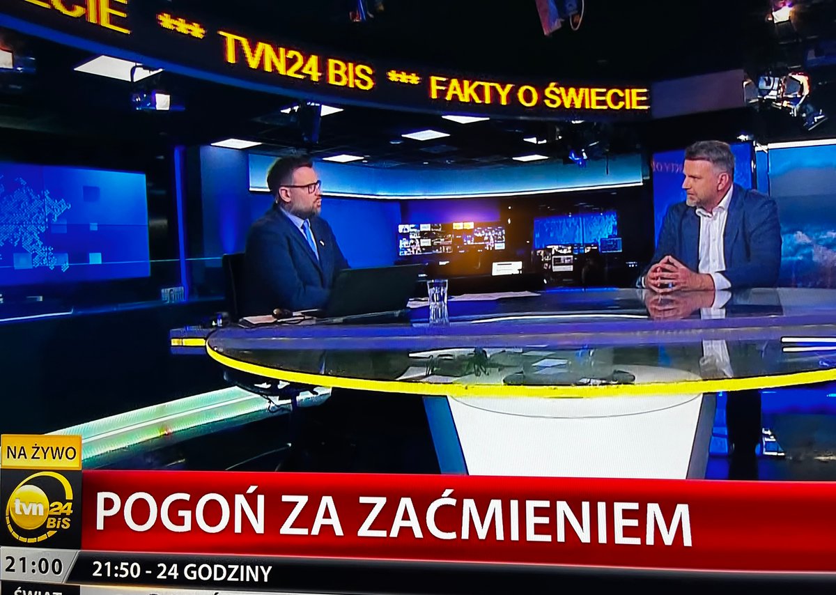 Yesterday, we had the pleasure of being guests on the @TVN24BiS, #FaktyoŚwiecie: Grzegorz Brona, CEO of Creotech Instruments, as an expert in the space industry, discussed the total solar eclipse that we could observe yesterday in Mexico, the USA, and parts of Canada. #CRI