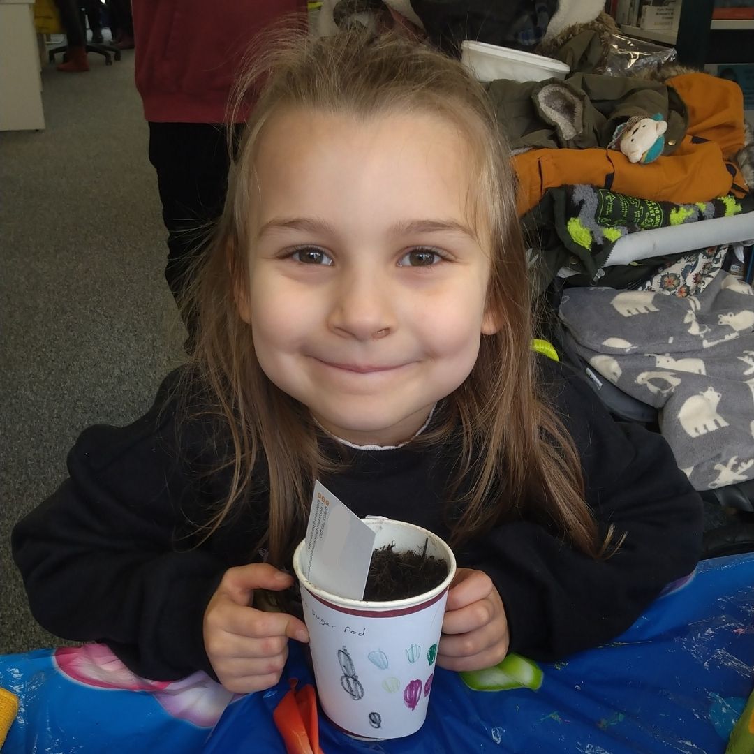 Our free seed sowing event at @AxLibrary (@DevonLibraries) saw children aged 3-10 plant a mixture of edible veg & flower seeds, thanks to funding from @Tesco's #strongerstarts scheme (@groundworkuk). We're looking forward to adding photos of the growing plants to our Wall of Fame