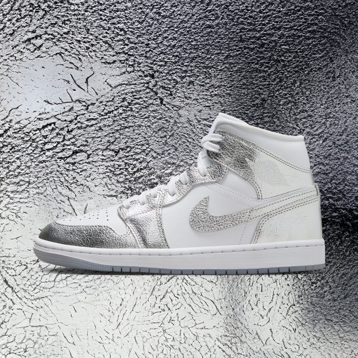 #upcoming Air Jordan 1 Mid SE 'Metallic Silver' » tidd.ly/4amRFym 👟 FN5031-100