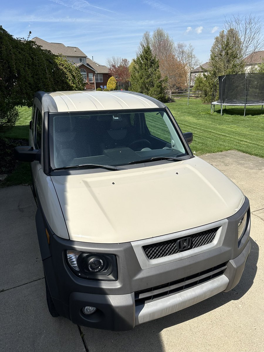 EricTheCarGuy's tweet image. The Element before the eclipse and after. Somehow the roof rack went missing 🤷‍♂️ Going to see if this helps fuel economy. #etcgwatson #hondaelement #roofrack #eclipse #ericthecarguy