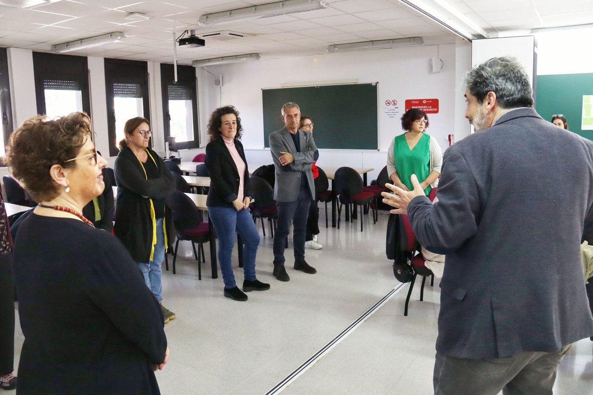 El tinent d'alcalde de Promoció Econòmica i @trseducacio, @joan_salvador1 i la regidora d'Ocupació, @Montcau, han visitat avui el Campus Professional Vallparadís per conèixer el servei prelaboral, posat en marxa per @prodisterrassa amb la col·laboració de @TrsOcupacio (1/2)