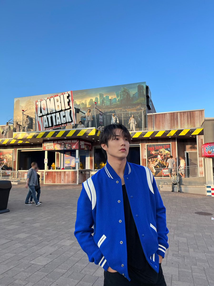 overcookingman's tweet photo. 안데르센의 빨간구두
인탁이의  파란자켓 https://t.co/GWmnKegUTD