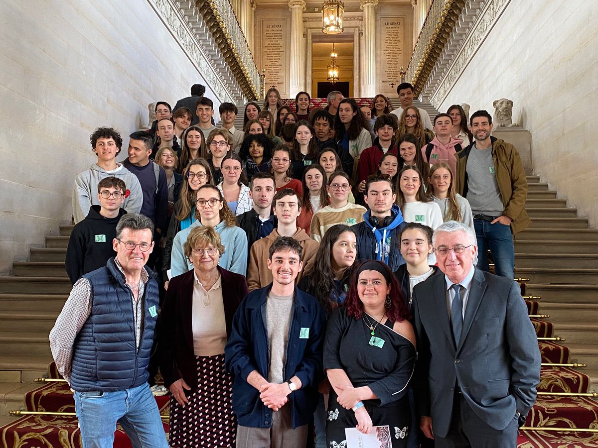 Ce matin avec @GilleHerve nous avons accueilli des élèves du lycée Gisèle Halimi à Bazas. Toujours un grand plaisir de faire découvrir nos institutions aux citoyens de demain. C’est avec le même plaisir que j’ai répondu aux questions des élèves dans le cadre de leur podcast.