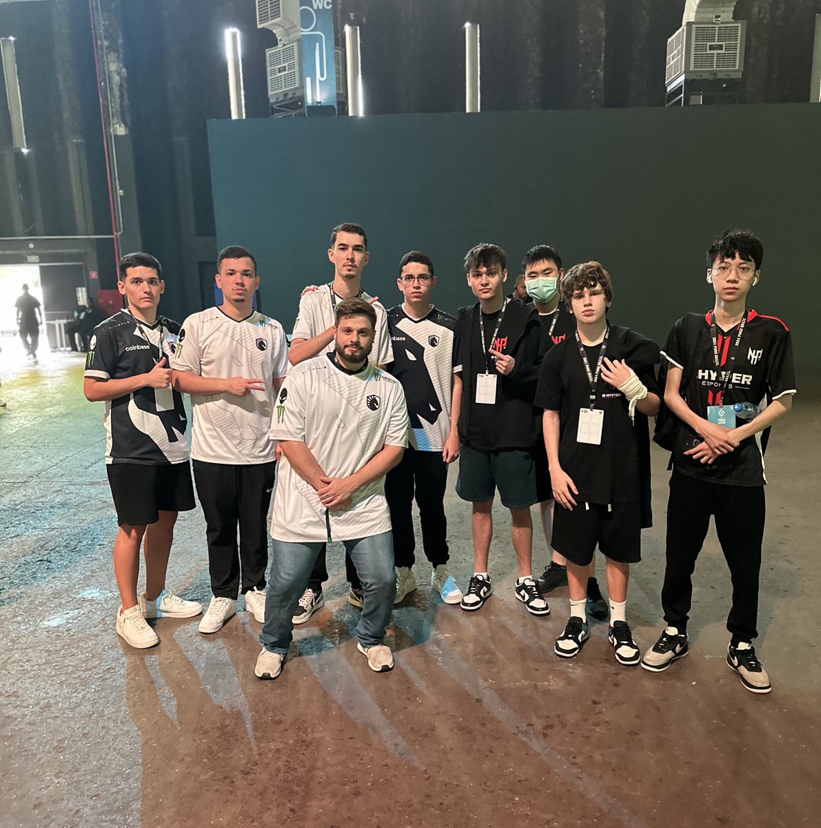 An honor to stand side by side with these amazing players! Glad to have come across meeting during the #PMGO2024 and looking forward to meeting again at #PMSL2024.

#PUBGMOBILE #PUBGMESPORTS #RunItHyper ♥️