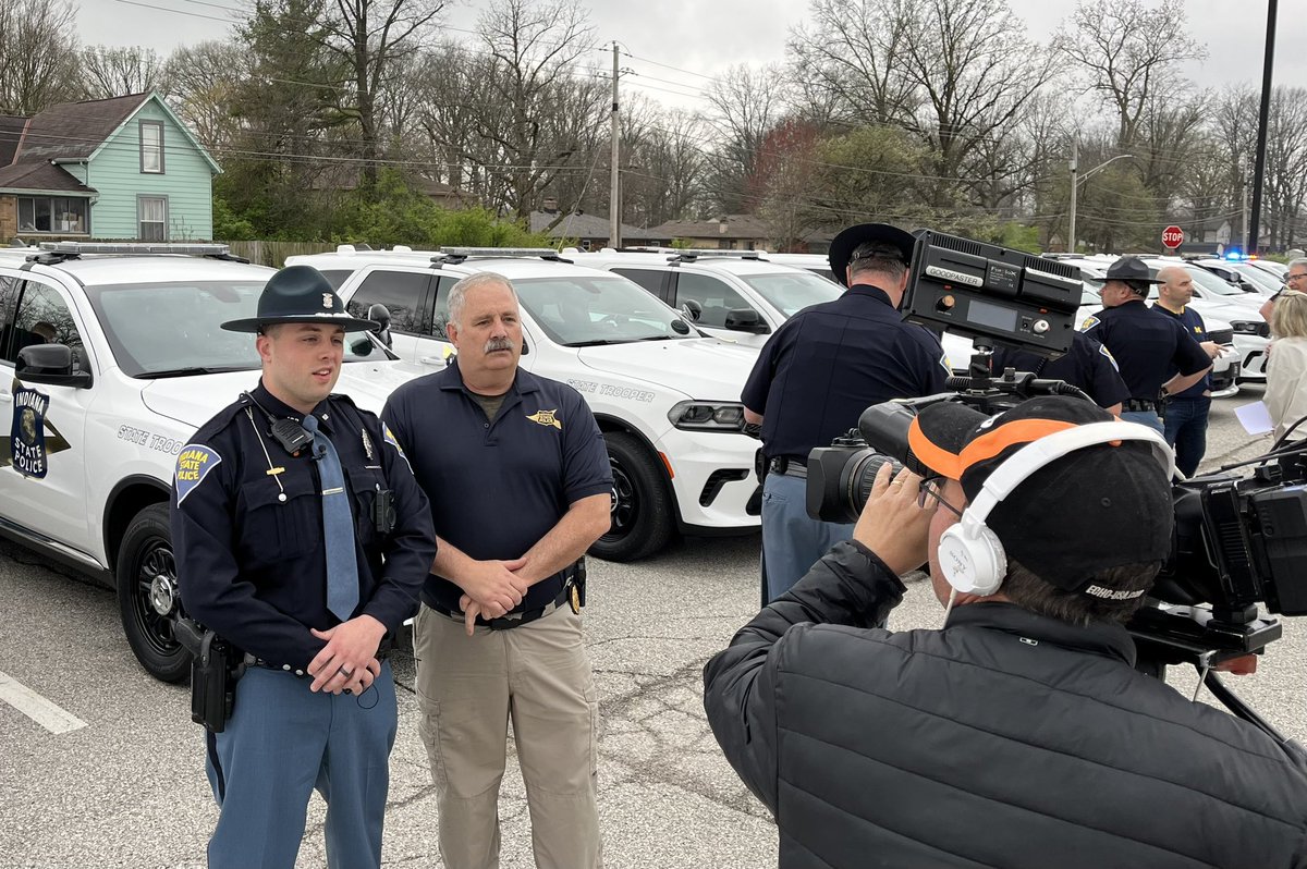 Second and third generation law enforcement represented by @ISPFortWayne Trooper Anthony Gerardot (L) and his father Sergeant Gary Gerardot (R) @wrtv @SheaGoodpaster