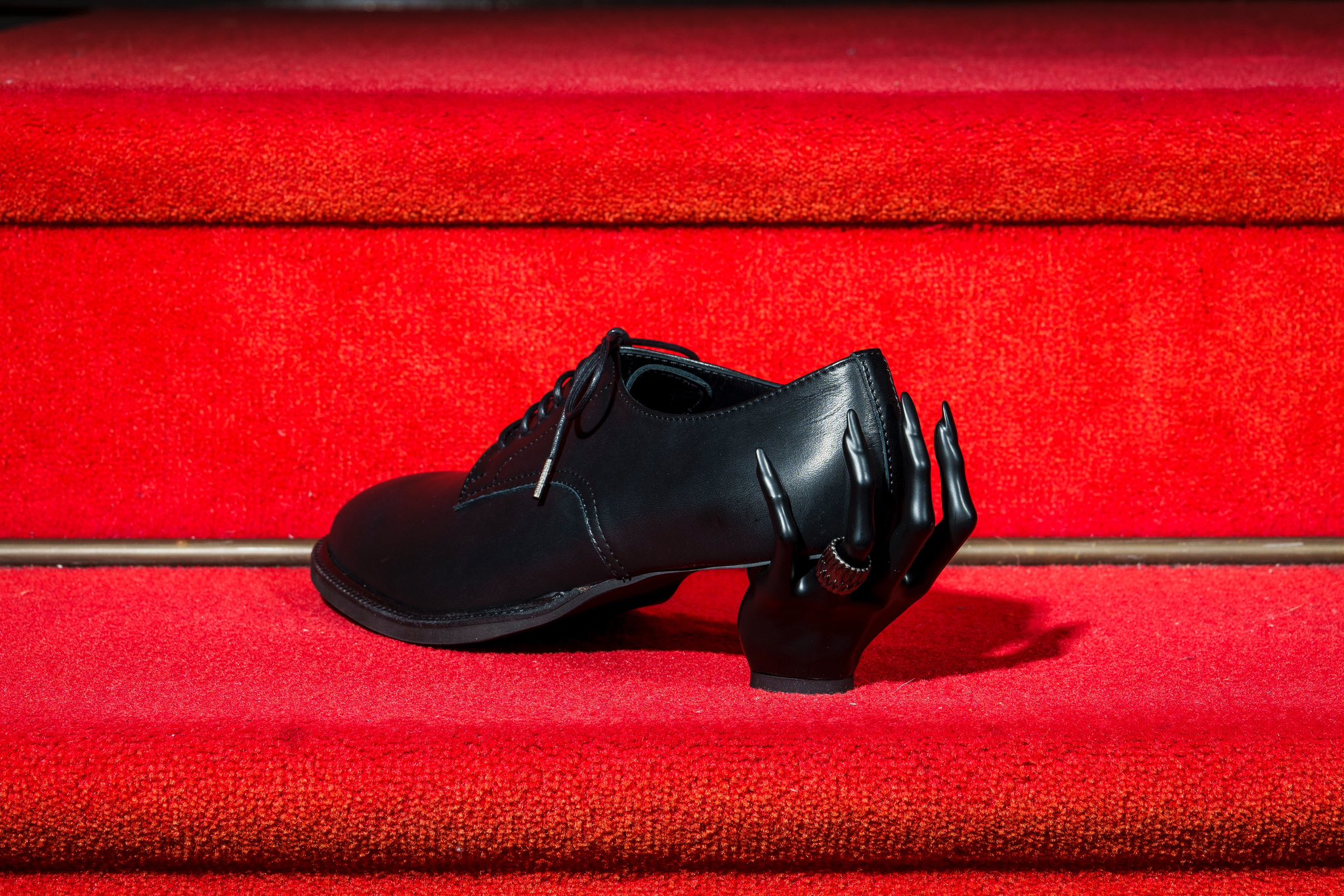 惹きずり込まれる運命のドレスシューズ　black×red 惹きずり込まれる運命のドレスシューズblack×red