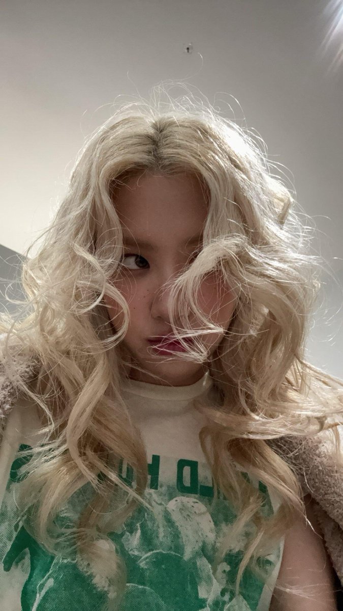 Rosieee (@rojebpaja) on Twitter photo 