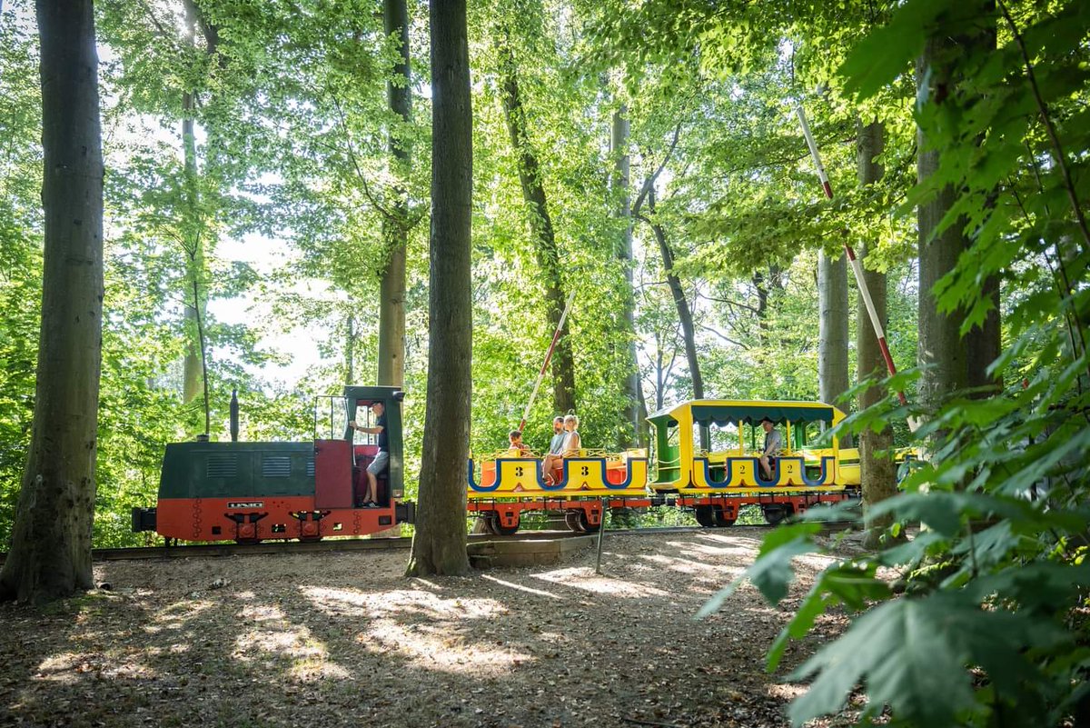 Parkeisenbahn Görlitz, bald im Fernsehen bei Eisenbahnromantik! 
Die Görlitzer Parkeisenbahn war übrigens die ersten, die den  Adler, in Ihren Maßstab Aufbauten, bevor er zur 150 Jahr Feier der Eisenbahn in D, wieder im Orginal, als Nachbau dampfte 🚂