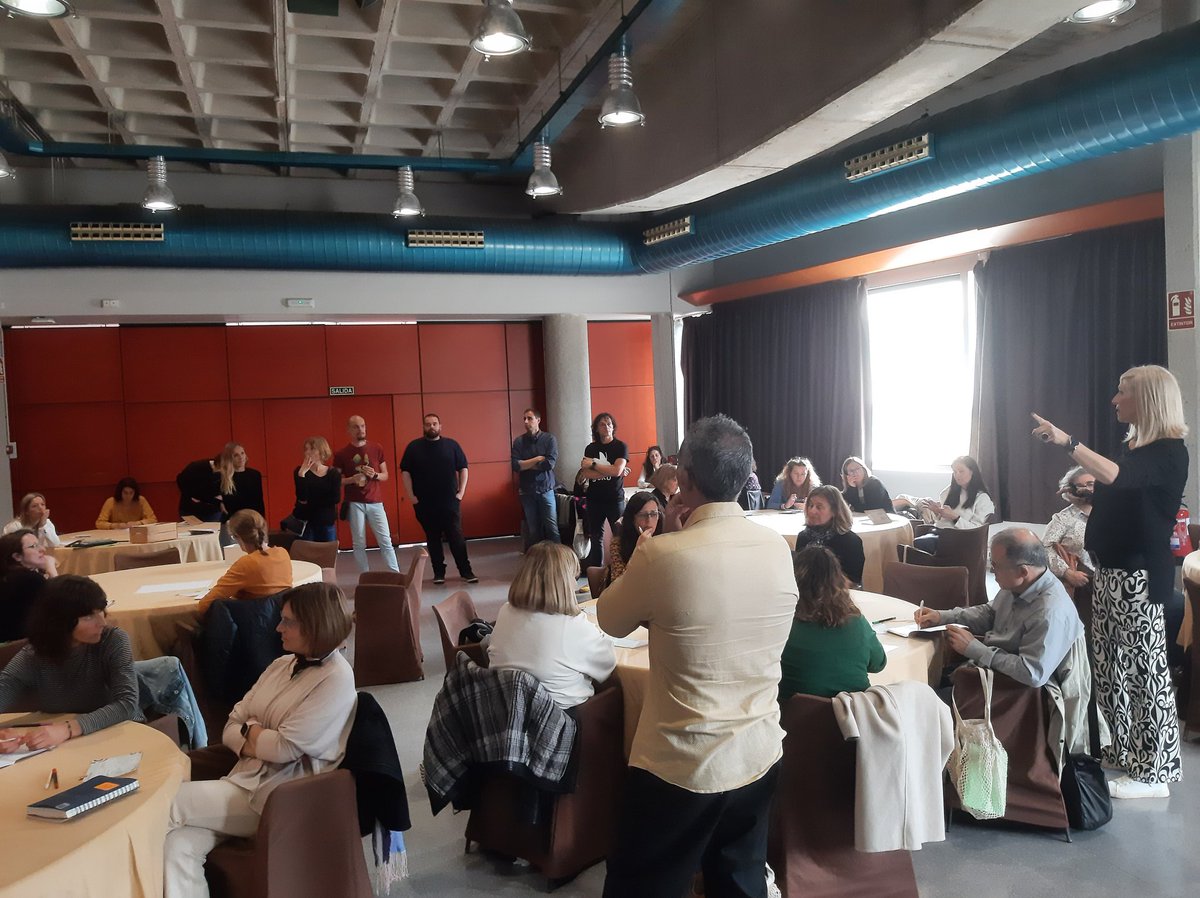 Avui les XTTE han presentat el repte "construïm coneixement compartit" conduït per <a href="/Airunvc/">Núria Vaqués Colomé</a> i <a href="/li_besora/">Marcel·lí Canal</a>  a la jornada de xarxes. Dinàmiques enriquidores, oportunitat per compartir. Gràcies! <a href="/SEiXarxes/">Xarxes i Serveis educatius</a>