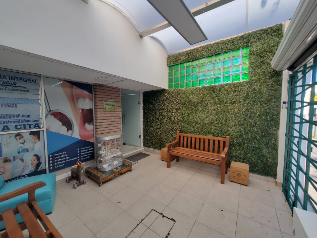 *SE RENTAN CONSULTORIOS U OFICINAS*
En calle Julio Betancourt casi llegando a Plaza Tangamanga
$3,500 con servicios de Luz, agua e internet