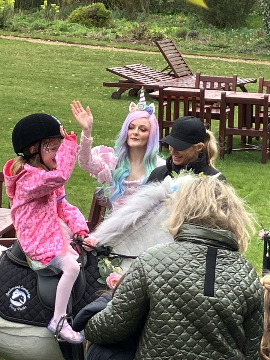 Hello all you Twits in Twitterland ,
Who believes in unicorns 🦄..

Because I met a real life unicorn today …
And here’s the photo …
♥️🦄♥️🦄♥️🦄