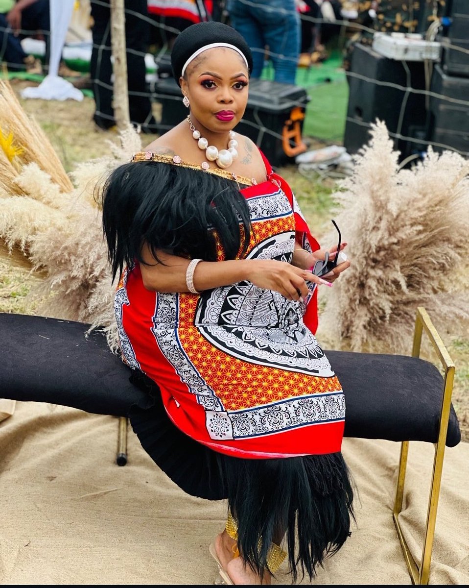 umhlangaswz's tweet image. Buhle bemvunulo yetfu kutsi noma bangagcoka emaloko ebumengemenge, nemasudu akanokusho, uvele ugcame uliSwati!
@MpumiLubisi 
#siyatichenya #sibahle #swati #imvunulo #nomanini