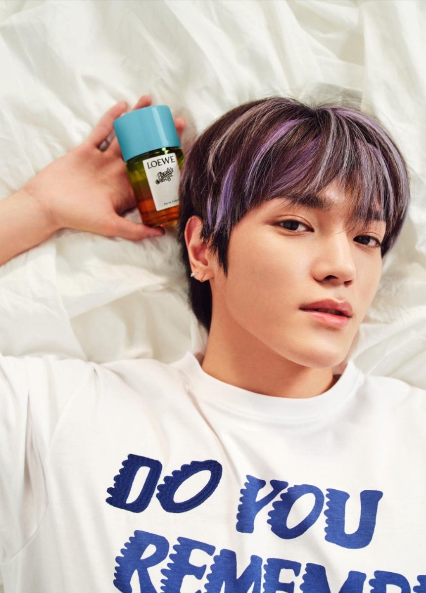 Taeyong is the ambassador of the new LOEWE PAULA’S IBIZA Cosmic Eau de Parfum fuckingyoung.es/loewe-paulas-i…