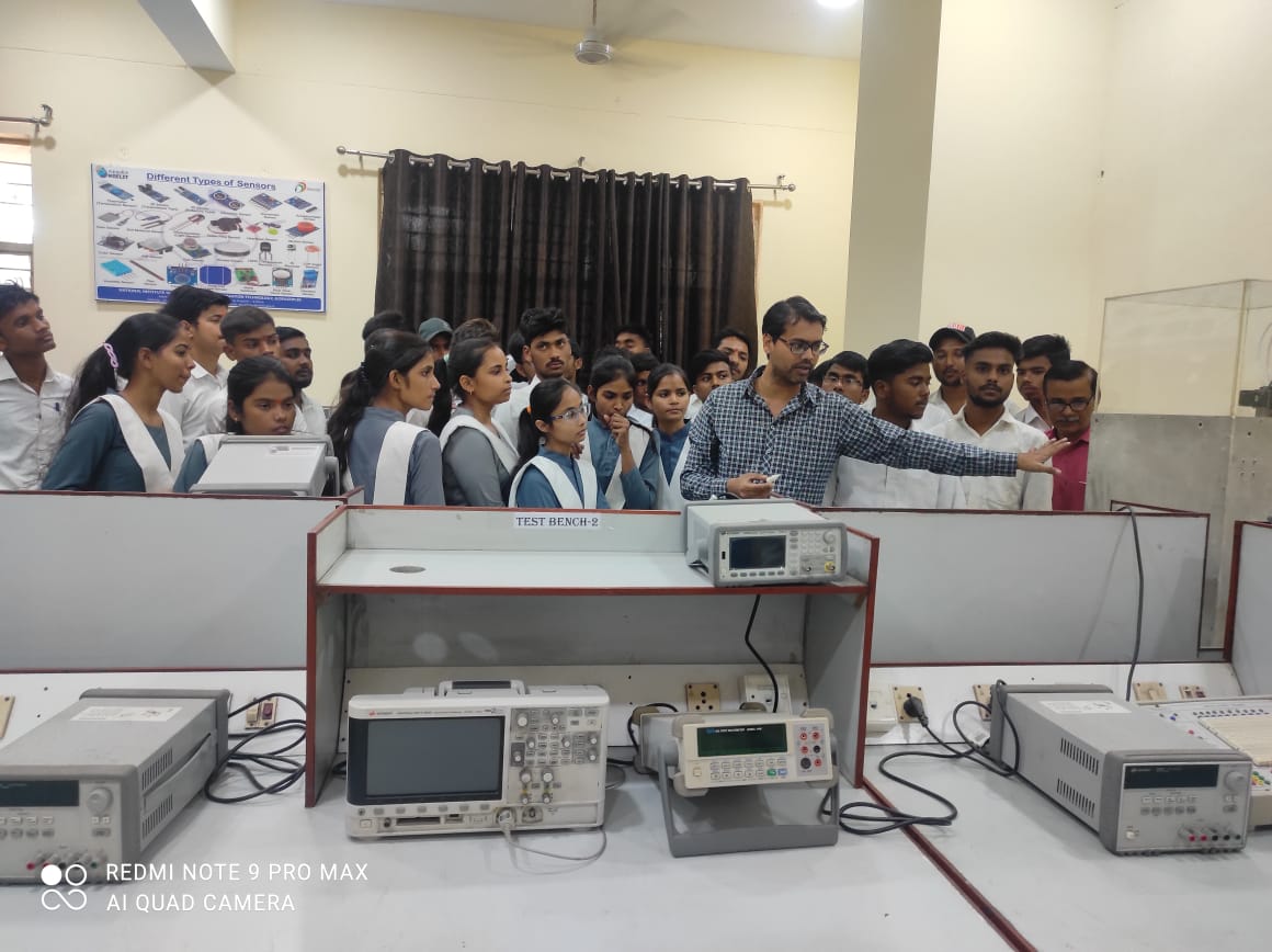 A one-day industrial visit organised by NIELIT Gorakhpur to provide MMIT Govt Polytechnic Sant Kabir Nagar students about real-world experiences in the industry. Students were given an introduction to the current developments for RPA, Embedded Systems, and Internet of Things