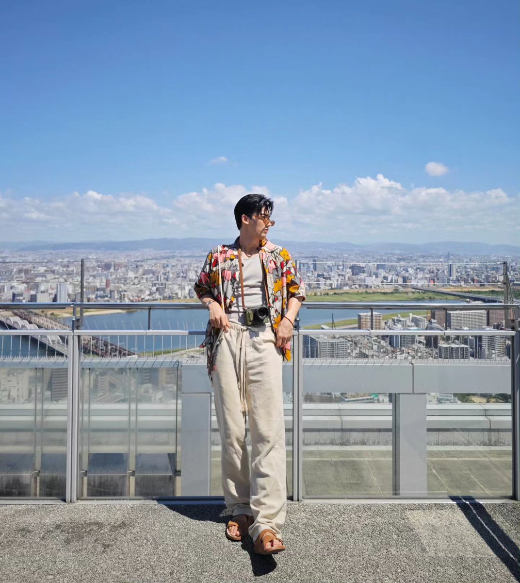 TTWLOOKS's tweet photo. tourist boyfriend https://t.co/b2PBWMC86e