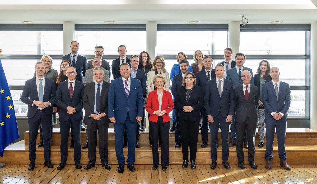 I was pleased to co-chair the Clean Transition Dialogue on Clean Mobility with EVP @MarosSefcovic yesterday. We have a good framework in place to support industry. And with the right incentives we can further strengthen the business cases in Europe.